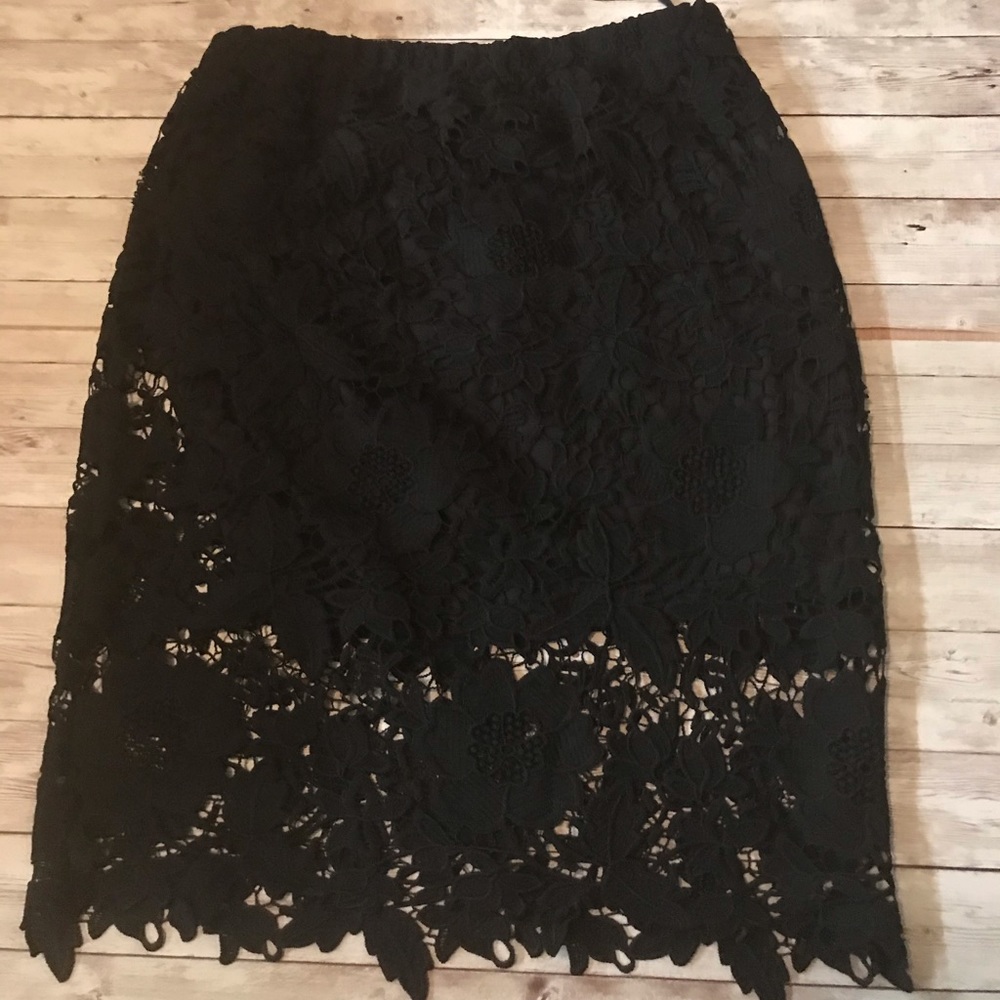 Black lace skirt - Picture 2 of 4
